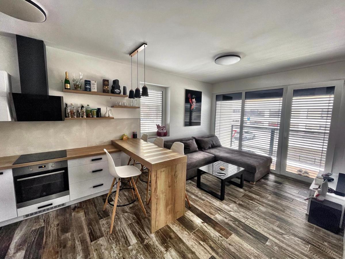 Patrik Apartments Lipótszentmiklós Kültér fotó
